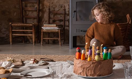 Familie spielt Memory | Geschenkideen Kindergeburtstag | Diversity Games