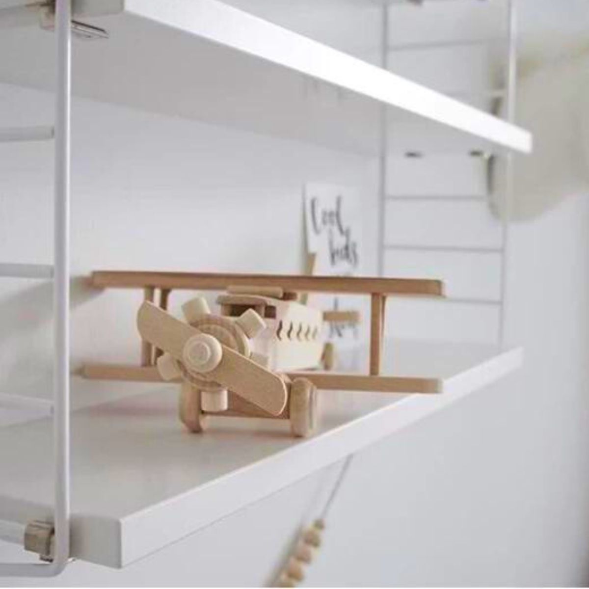 Doppeldecker Flugzeug aus Holz