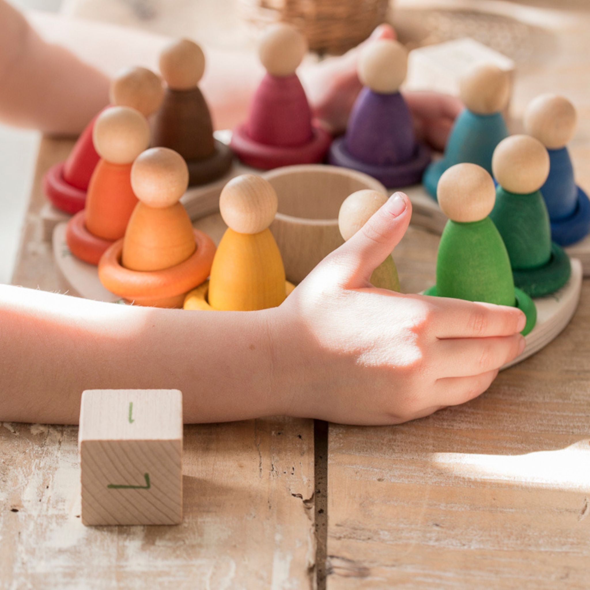 Jahreszeitenkalender mit bunten Nins®