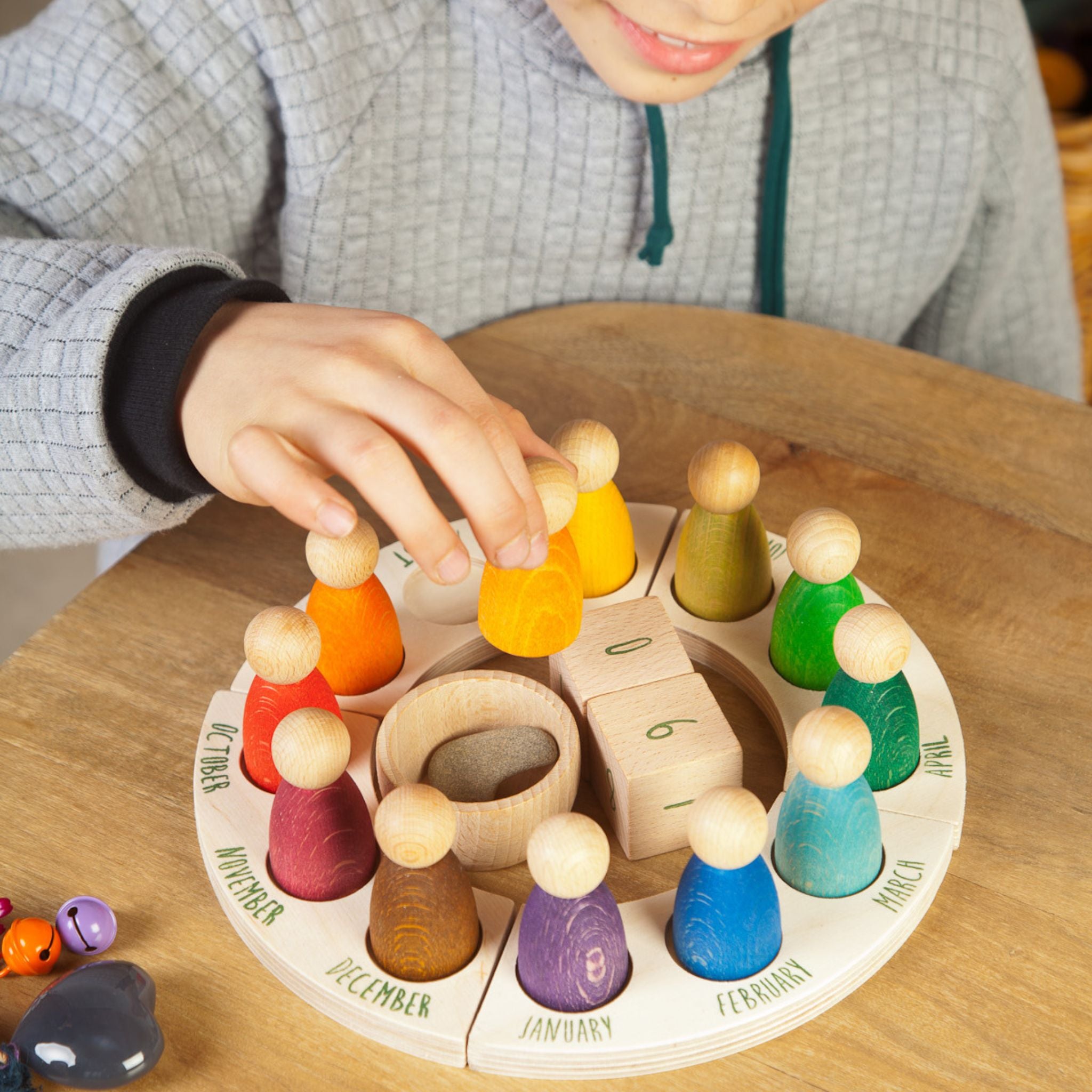 Jahreszeitenkalender mit bunten Nins®