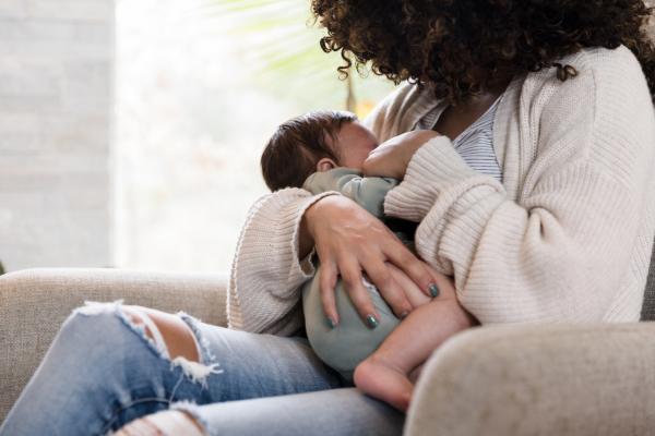 Ökologische Produkte zur Babyernährung - Stillen, plastikfreie Babyfläschchen und mehr