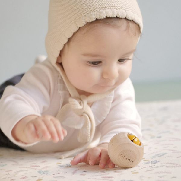 Baby spielt mit Nina&amp;Miles Rassel, Besondere Geschenke zur Geburt, Besodnere Geschenke zum ersten Geburtstag,  Musikalische Spielsachen aus Holz, Waldorf inspiriert