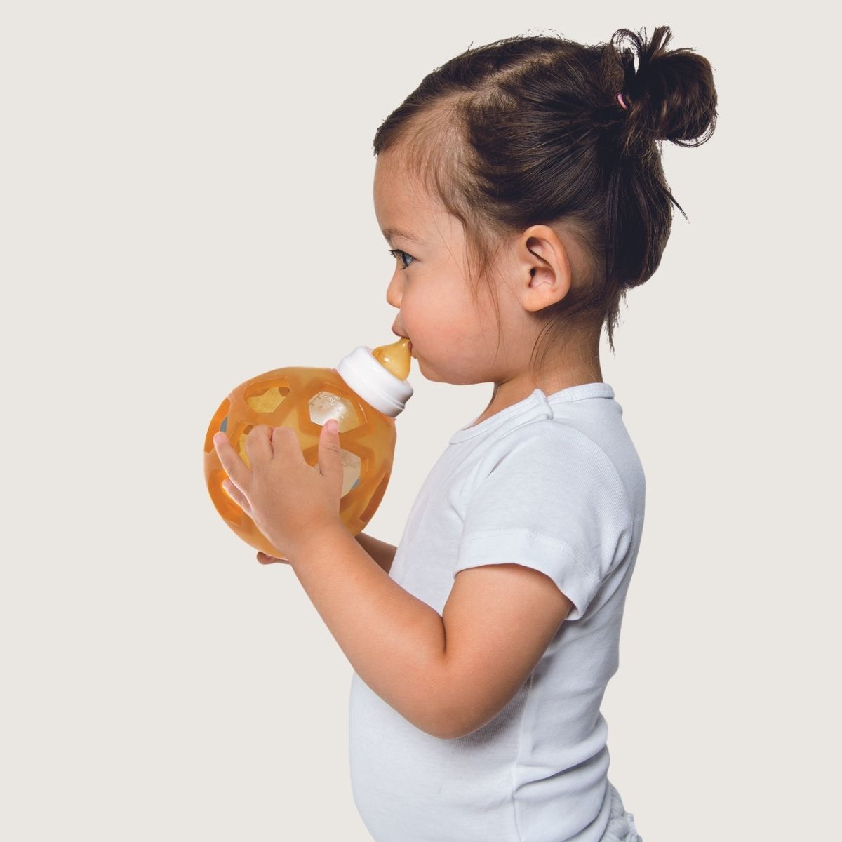 Babyfläschchen mit Starball-Schutzhülle