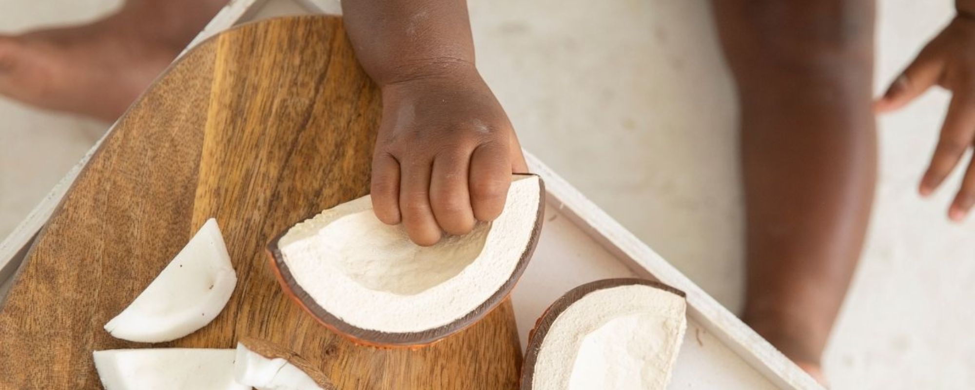 Für bewusste Eltern und kleine Weltentdecker. Nachhaltige Ausstattung, Pflege und Spielzeug | Bei uns findest Du naturbasierte, schadstofffreie und vegane Produkte rund um den Familienalltag.