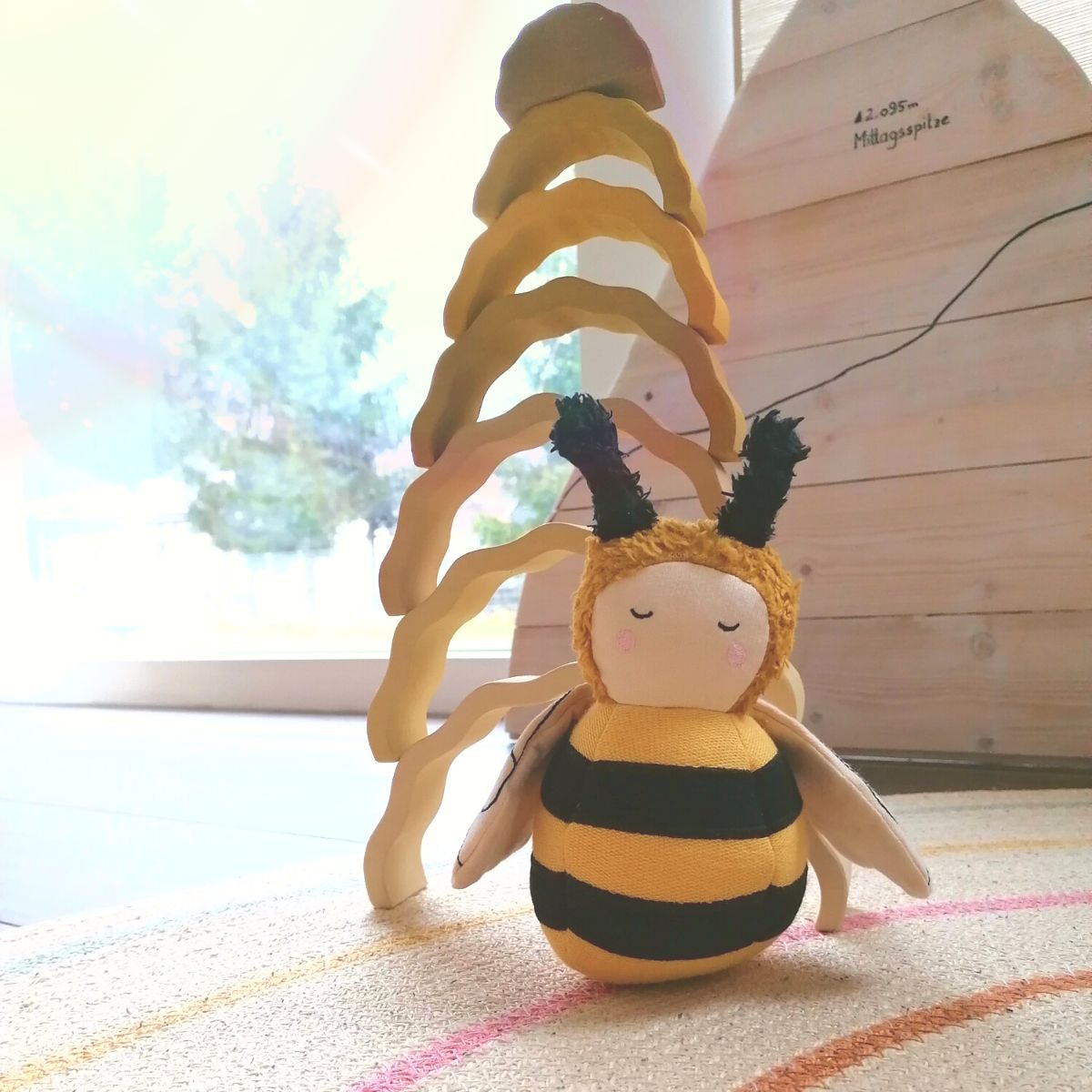 Steh-auf Biene