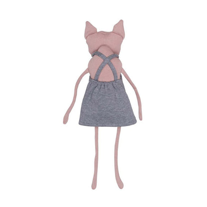 Kuschlige Katze im grauen Kleid