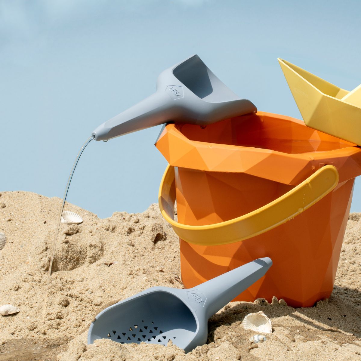 Sandspielzeug-Set mit Kübel